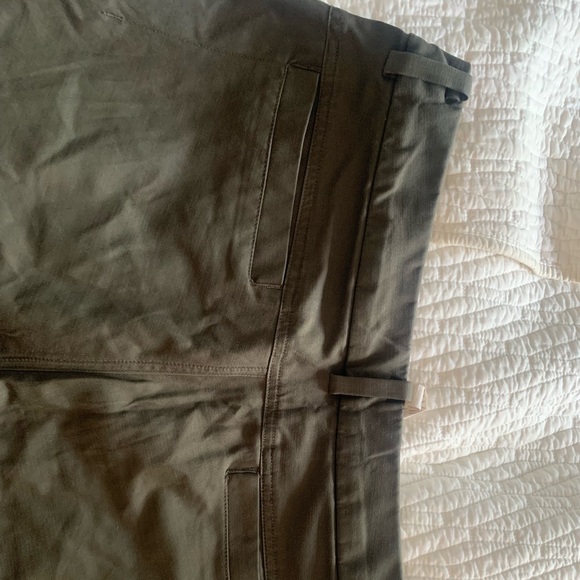 Mens lulu lemon army green short - Picture 3 of 4